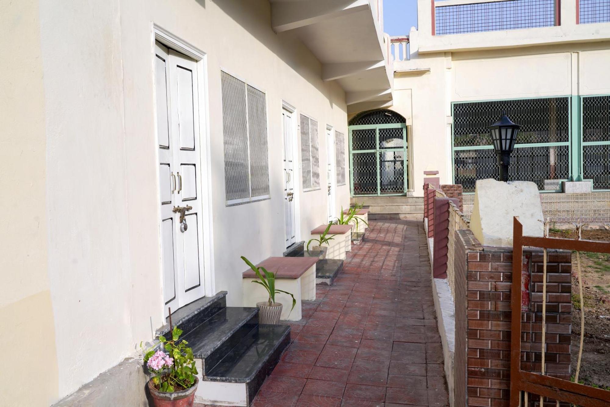 Hotel Shree Krishna Bhakti Ashram Vrindāvan Exterior foto